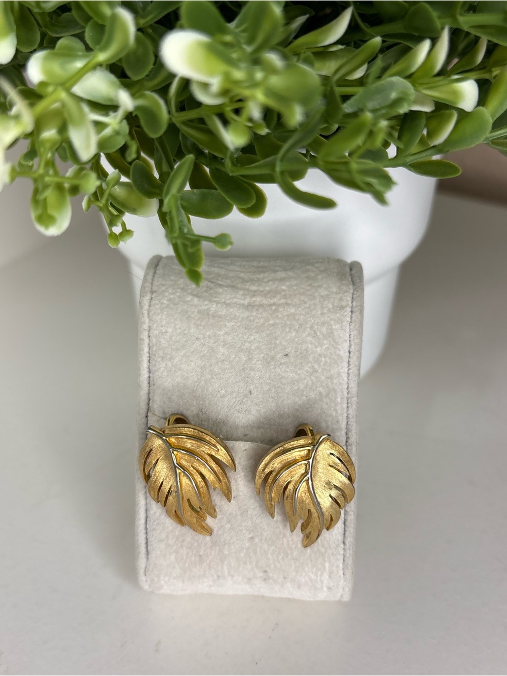 Vintage Trifari Brushed Gold Leaf Clip On Earrings Textured Feather Mid Century